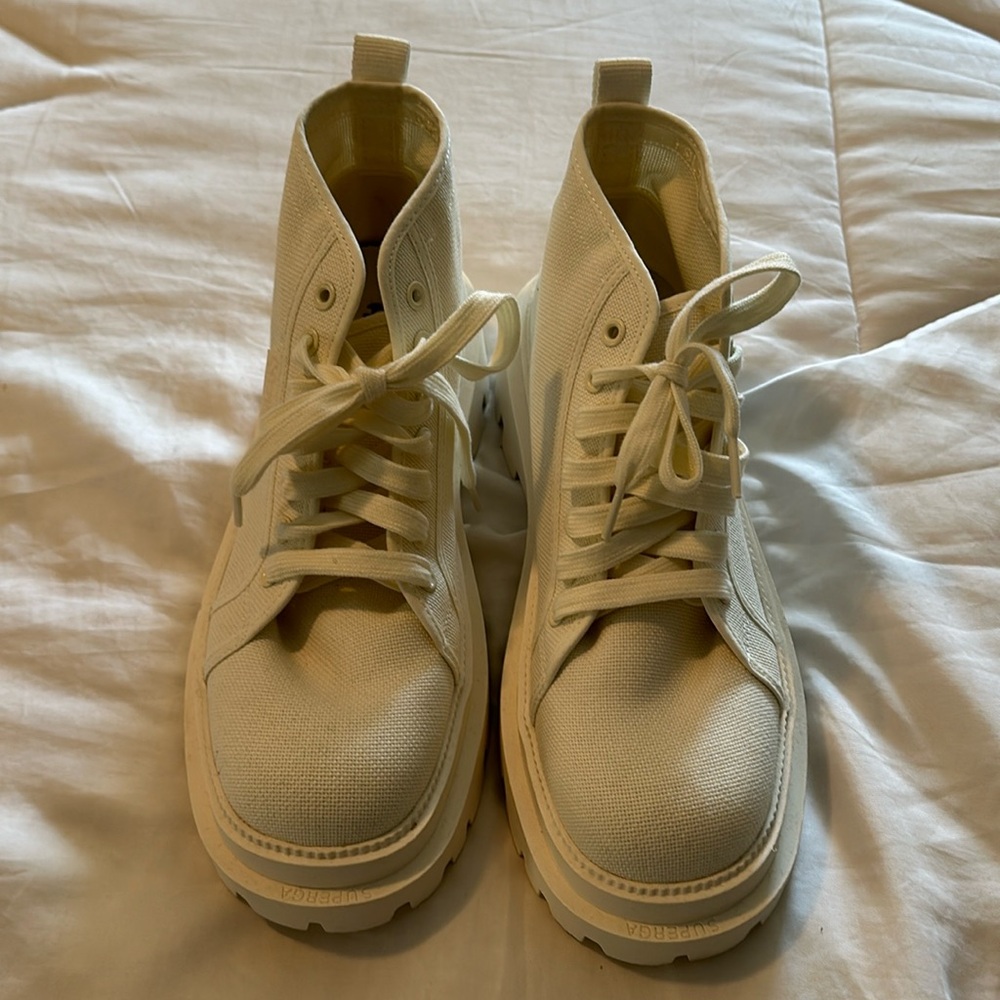 Superga canvas off white shoe. Size 41 or 9.5 never worn